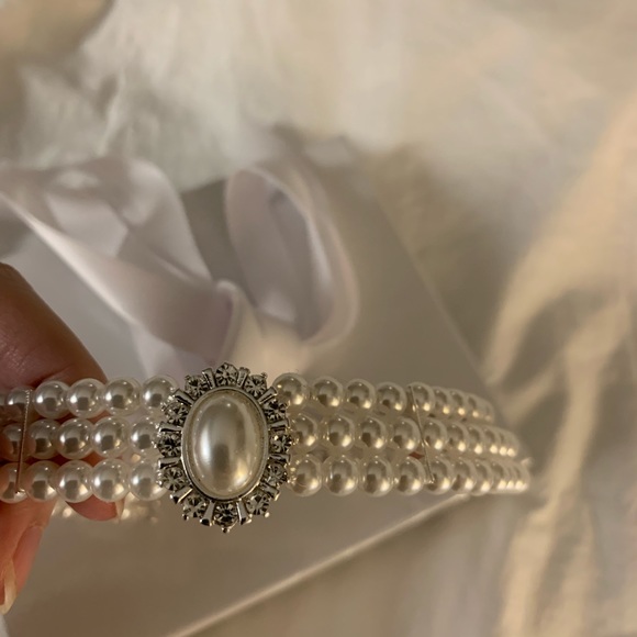 Pearl Choker with Ribbon Ties - Picture 2 of 5